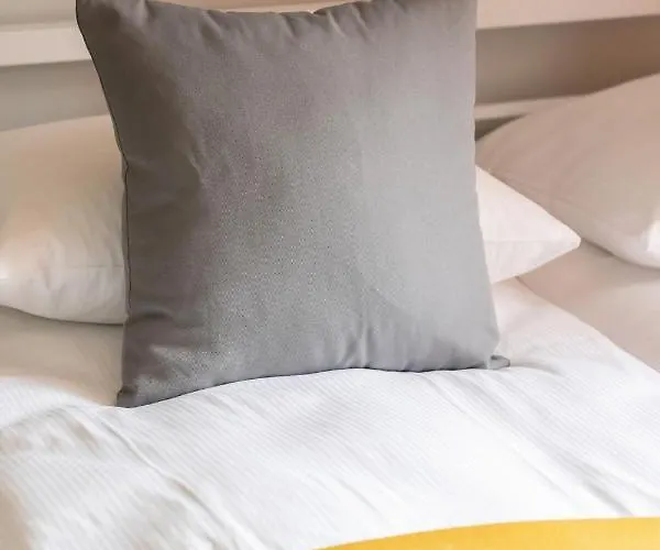 شقة Mondrian Cracow - 2 Bedroom For Office By Renters *